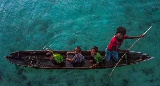 男子与尸体的海上漂流奇遇，生死考验与重生之路的67天旅程